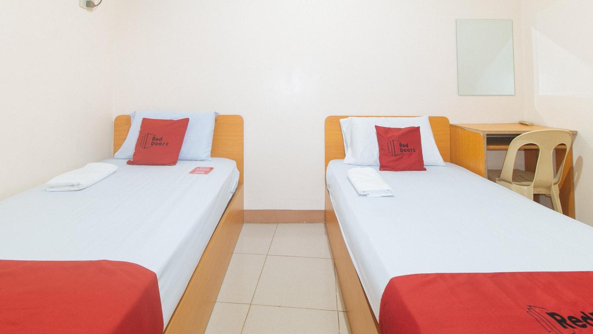 Reddoorz @ Asiana Pension Inn Mandaue Eksteriør billede