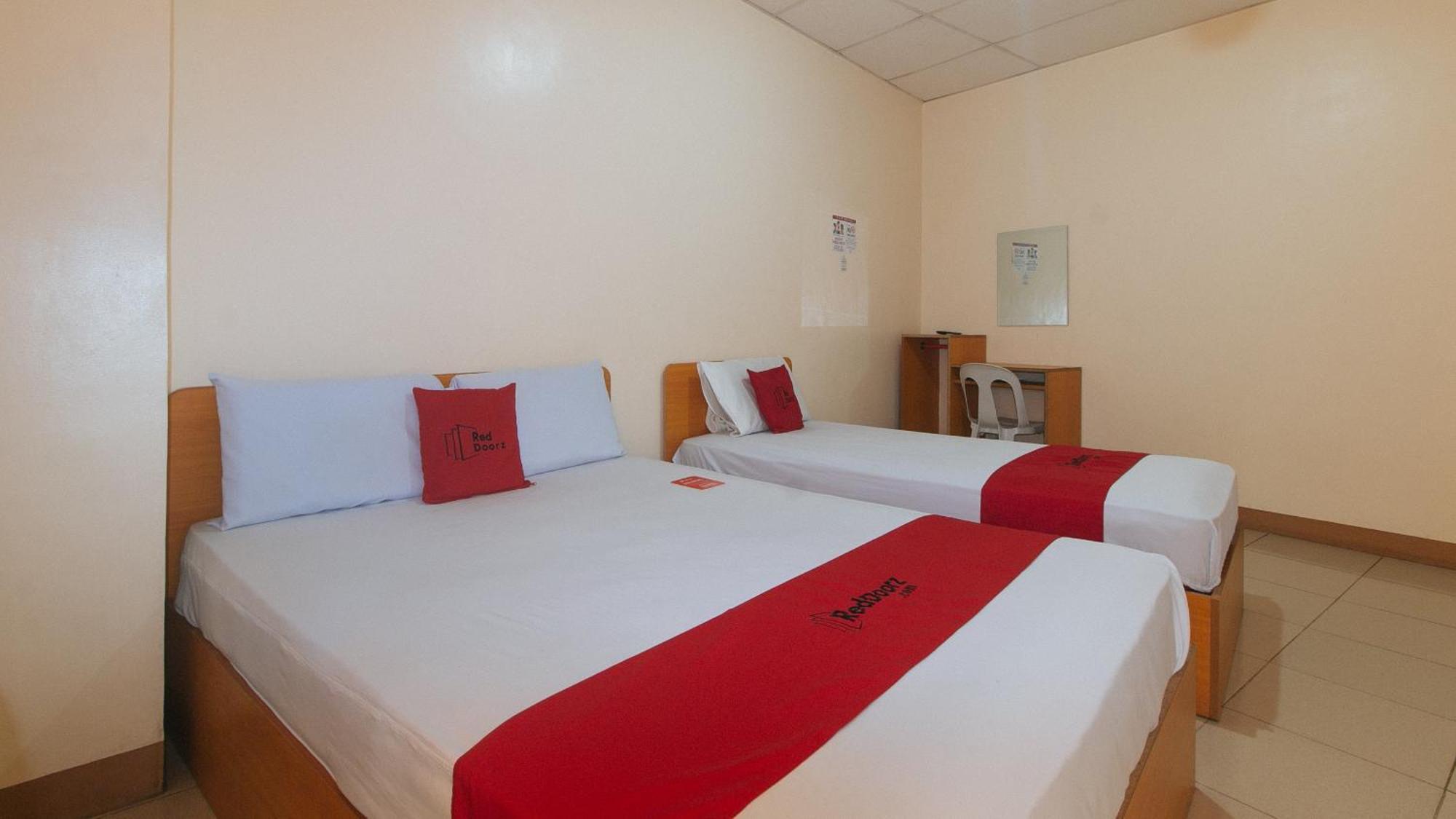 Reddoorz @ Asiana Pension Inn Mandaue Eksteriør billede