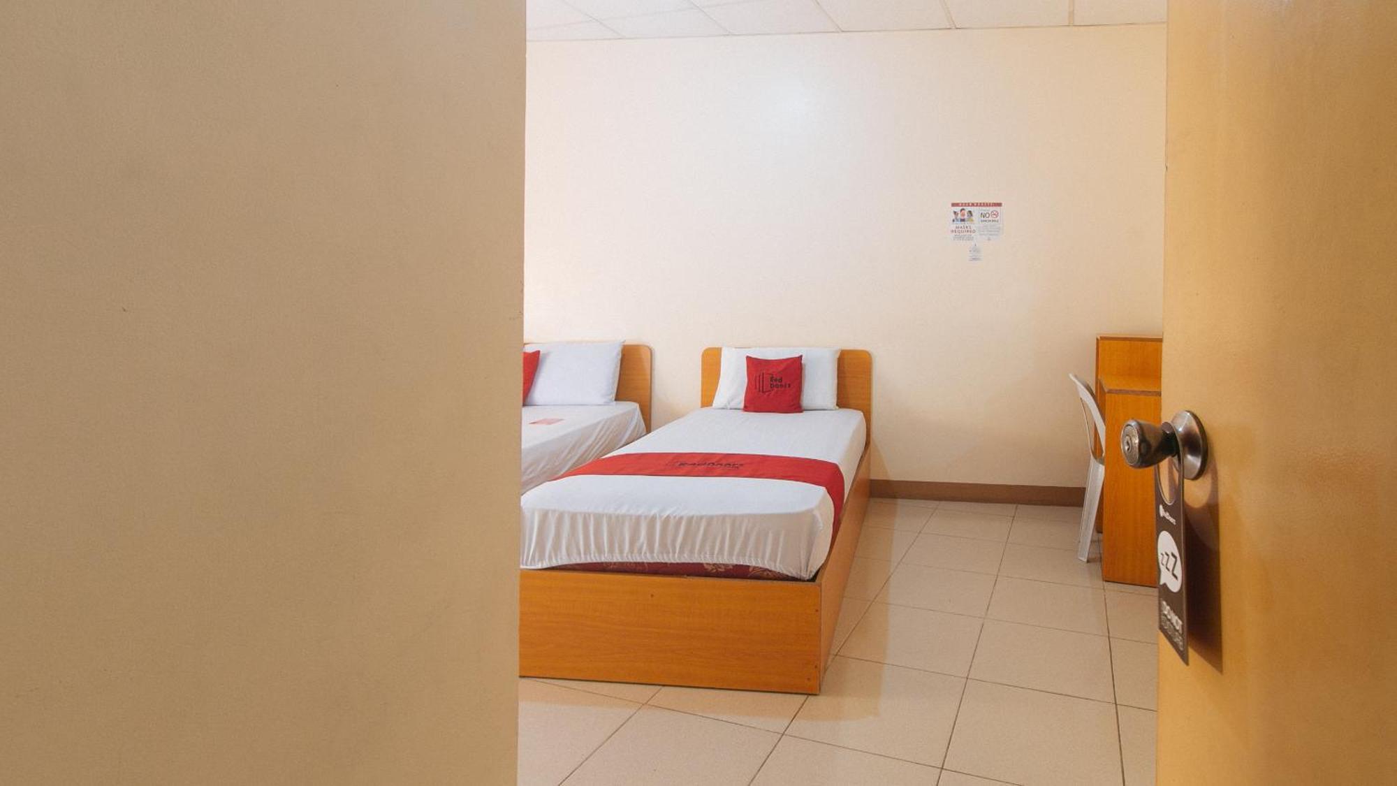 Reddoorz @ Asiana Pension Inn Mandaue Eksteriør billede