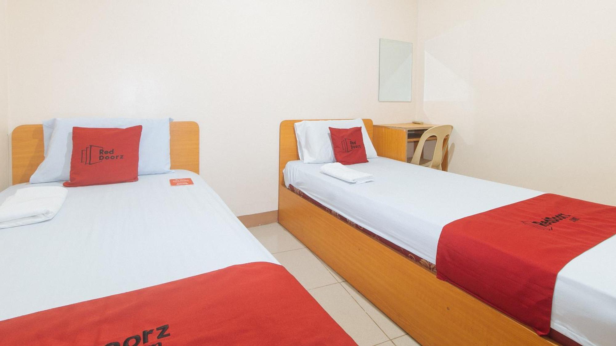 Reddoorz @ Asiana Pension Inn Mandaue Eksteriør billede