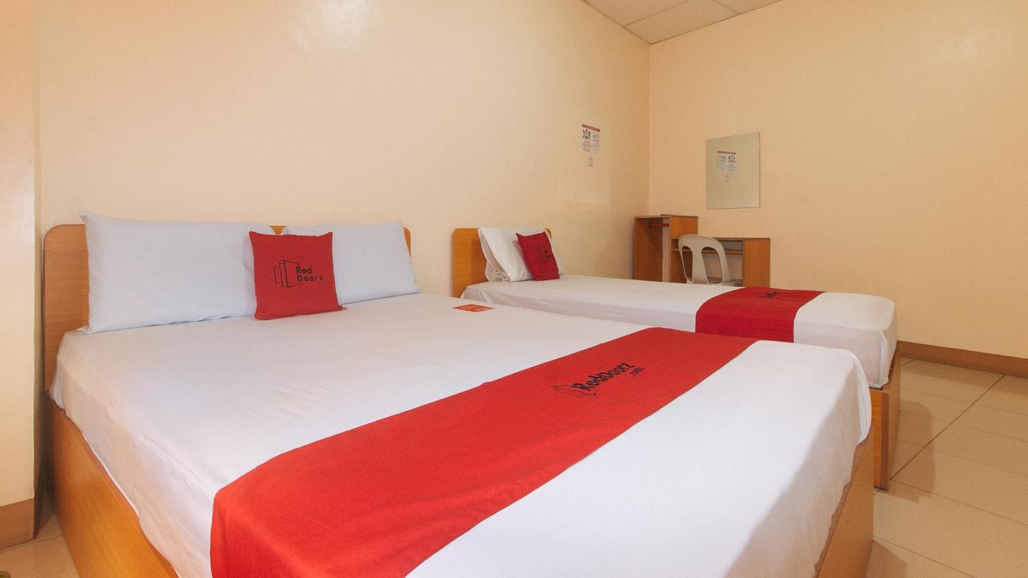 Reddoorz @ Asiana Pension Inn Mandaue Eksteriør billede